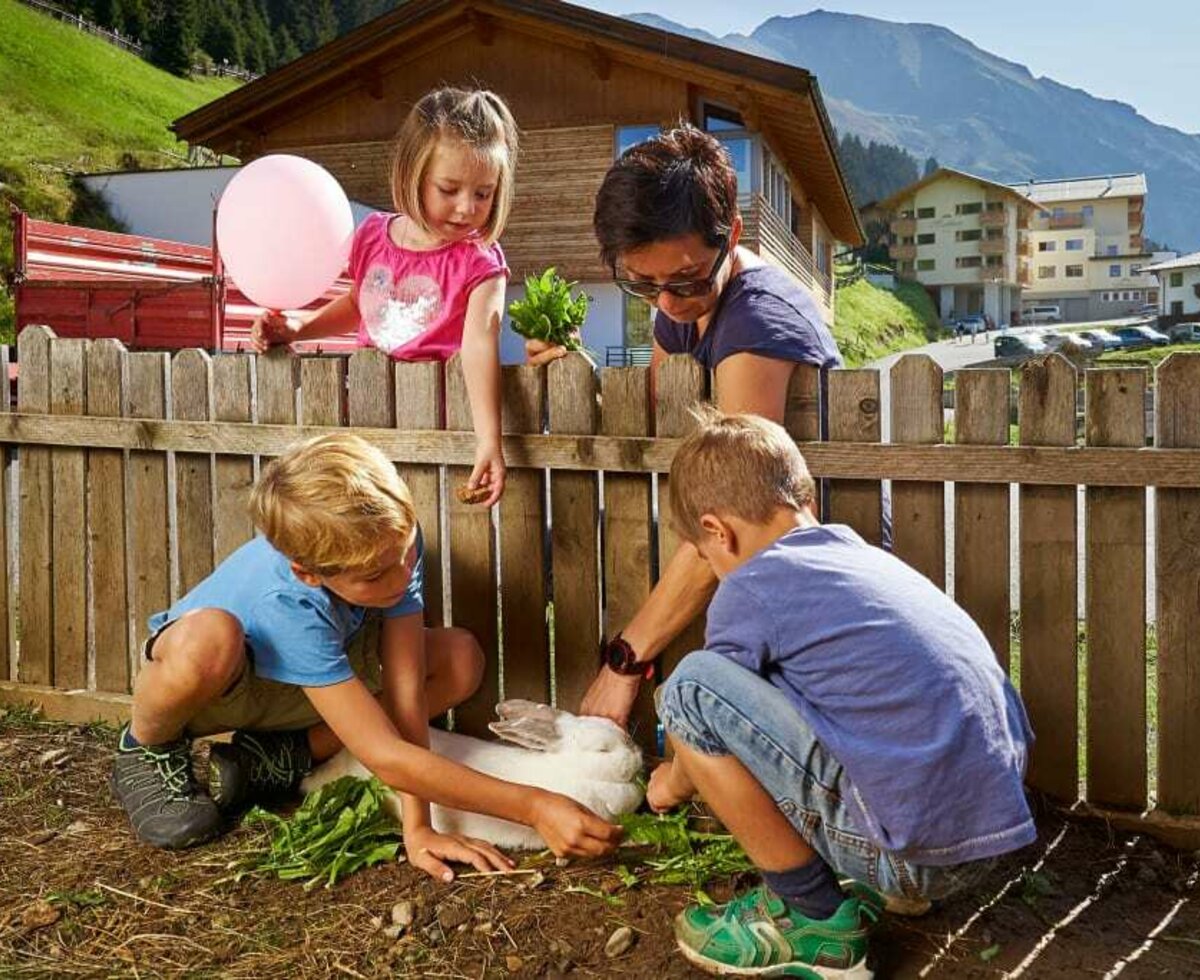 I bambini alla fattoria