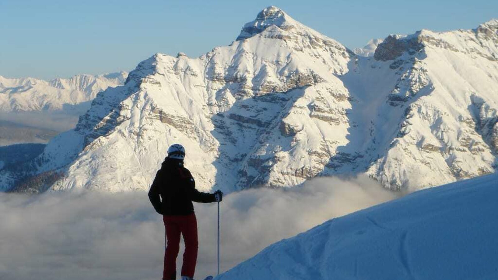 Florian con il monte Serles e le Alpi della Zillertal sullo sfondo