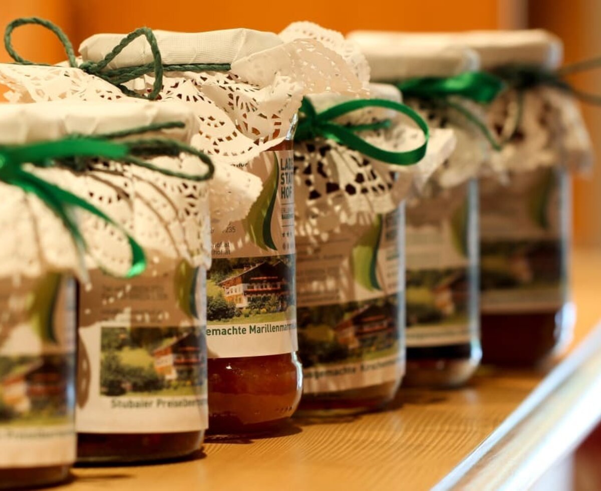 Ricca colazione a buffet – marmellata di produzione propria