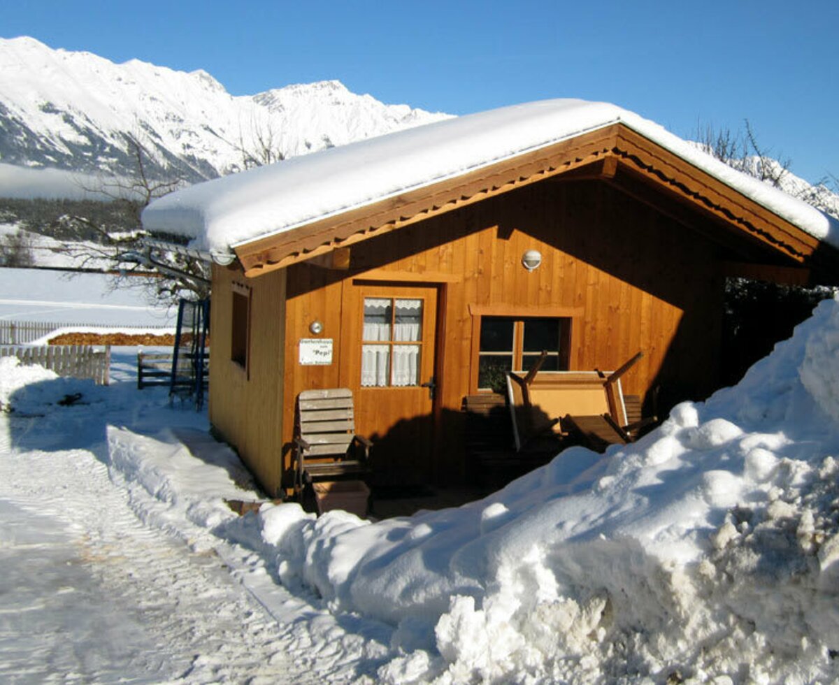 La nostra casetta da giardino in inverno con vista sulla Nordkette