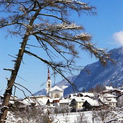 La chiesa di Roppen in inverno